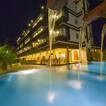 Th Beach Hotel