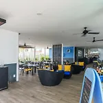 Lux Contemporary Condo By Favstay