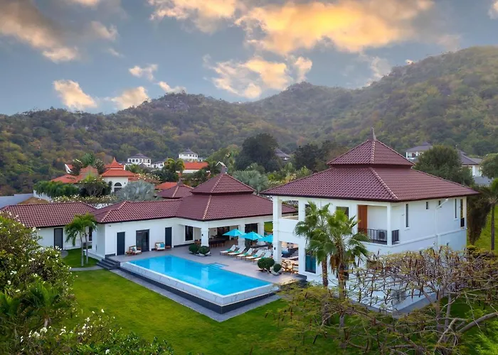 Luxury 5 Bedroom Pool Villa B11B
