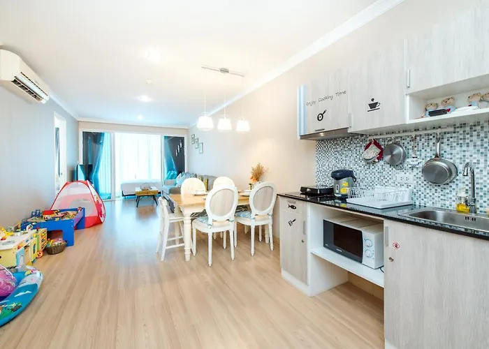 Family Room 3 Bedroom Free Water Park Condo Near Cicada And Tamarind Night Market ห้องแฟมมิลี่ 3 ห้องนอน ฟรีสวนน้ำ พัก 8 คน ใกล้ตลาดซิเคด้า มายรีสอร์ท