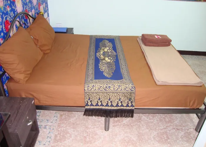 Thaisunshine Guesthouse & Massage