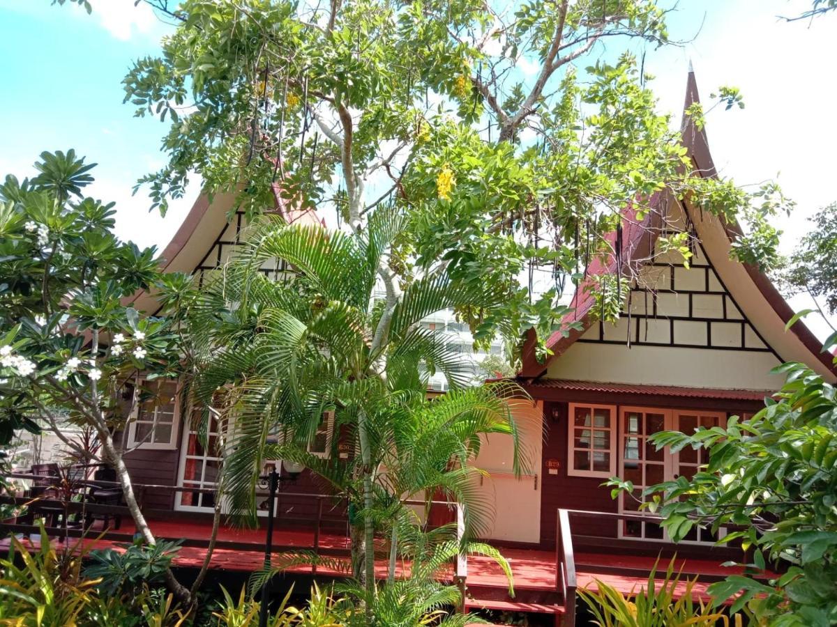 Luna Hut 3*