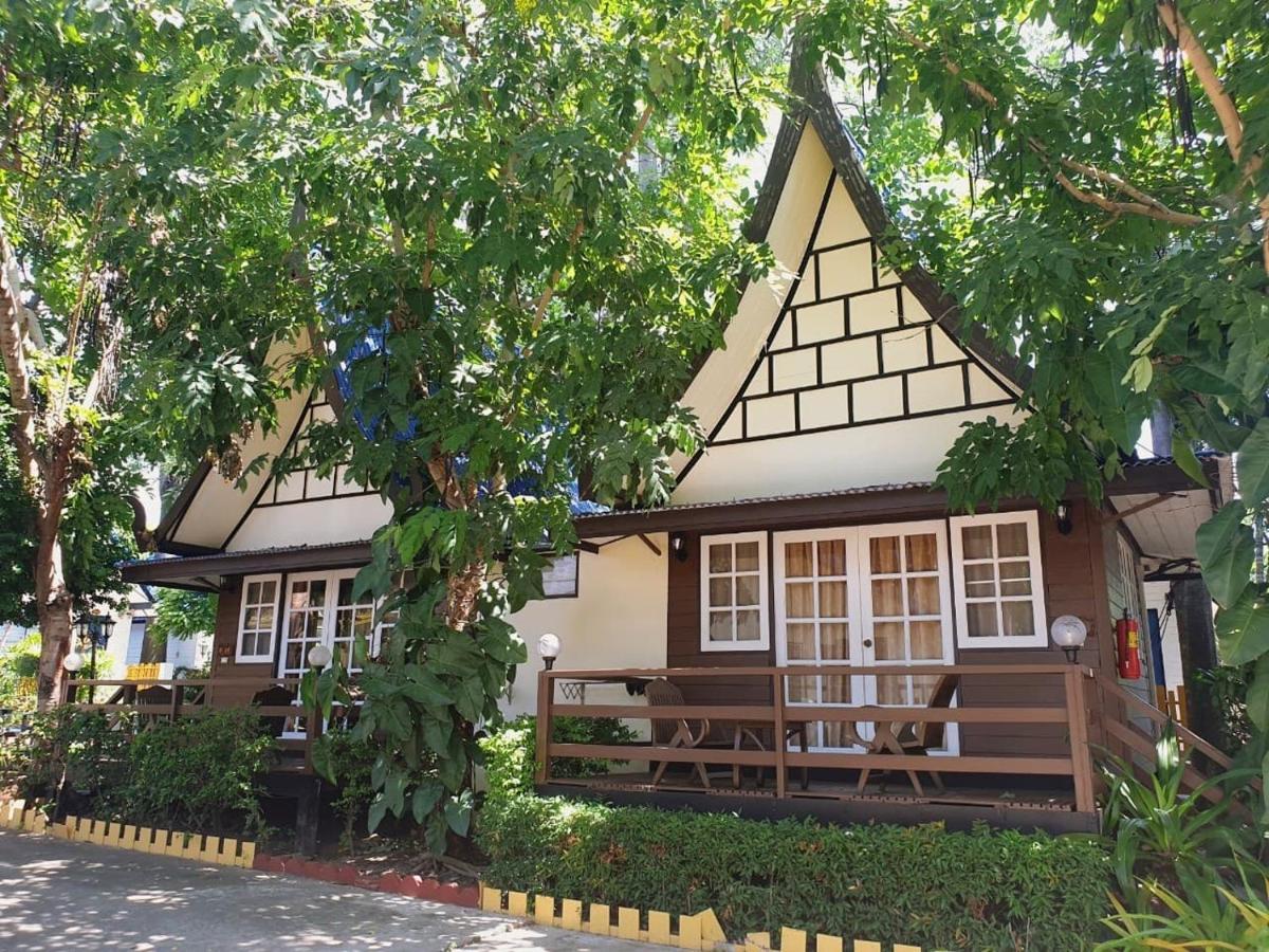 Luna Hut Resort
