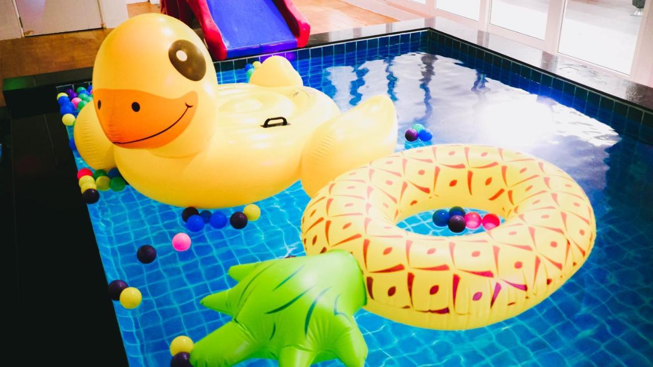 U Pool HHQ