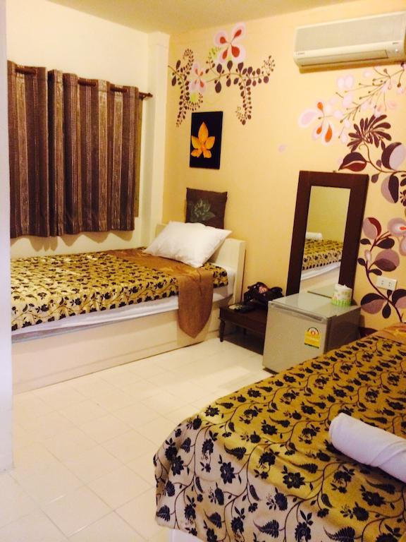 Hostel Feel At *