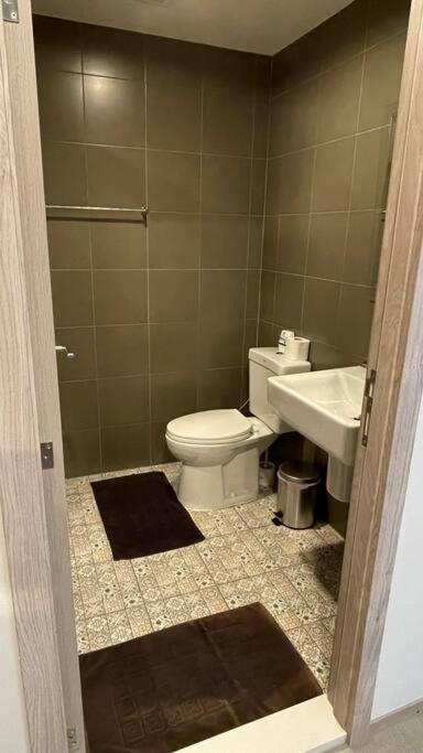 คอนโดน่าอยู่และเงียบสงบใจกลางหัวหินติดทะเล300เมตร La Casita Apartment