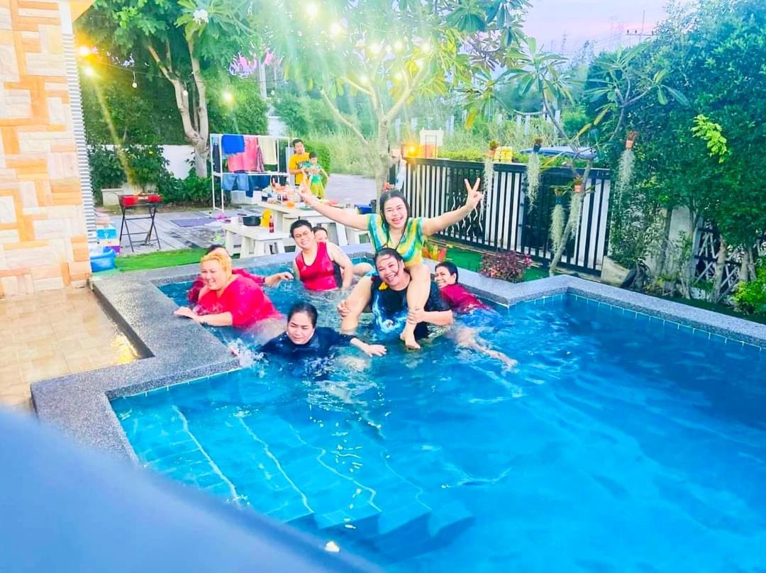 Biệt thự บ้านแฟมิลี่ ปาร์ตี้ พูลวิลล่า ใกล้เซเว่น 3ห้องนอน รองรับ 6-15 คน *