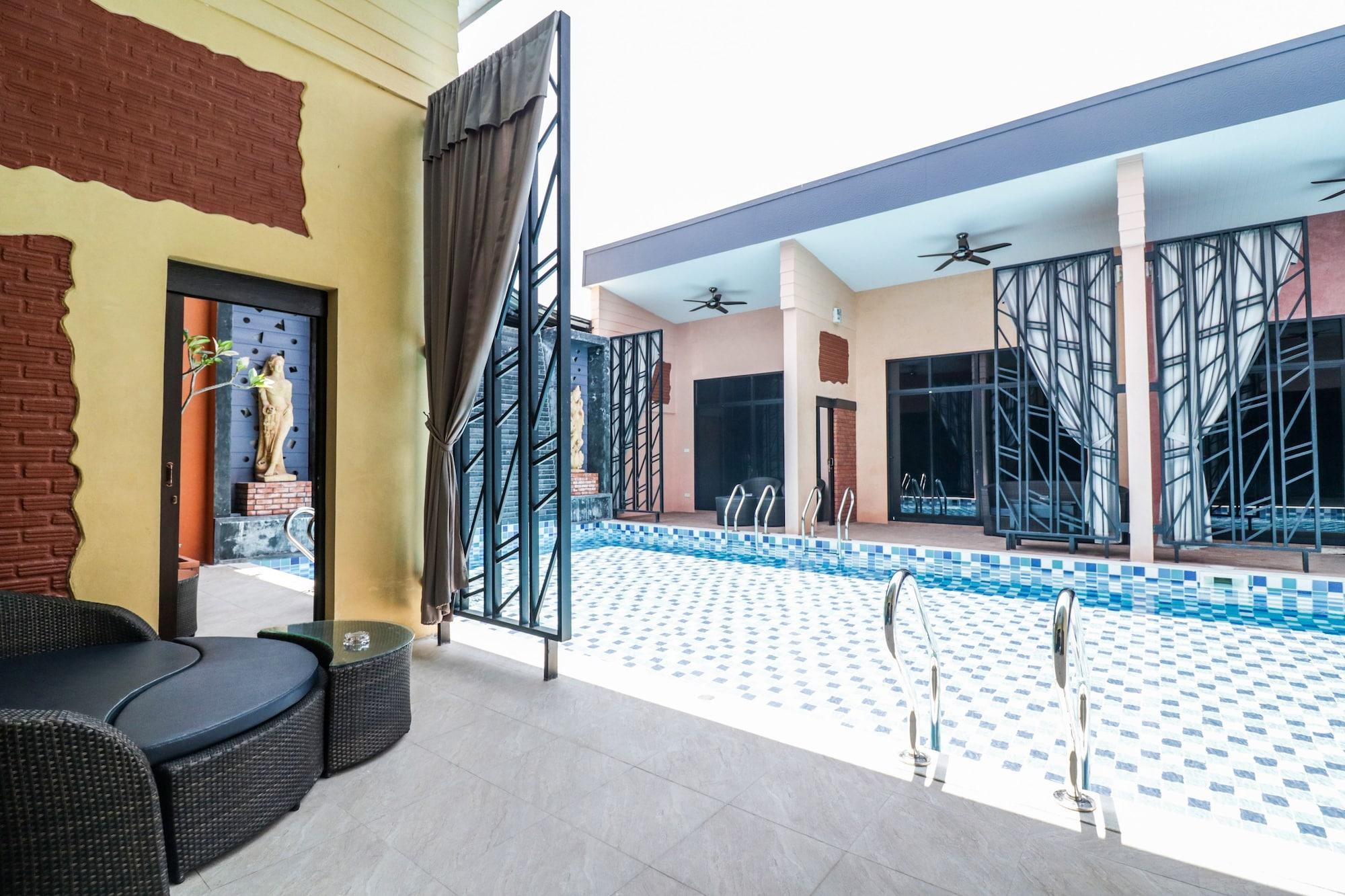 Baan Noppadol Loft Hotel