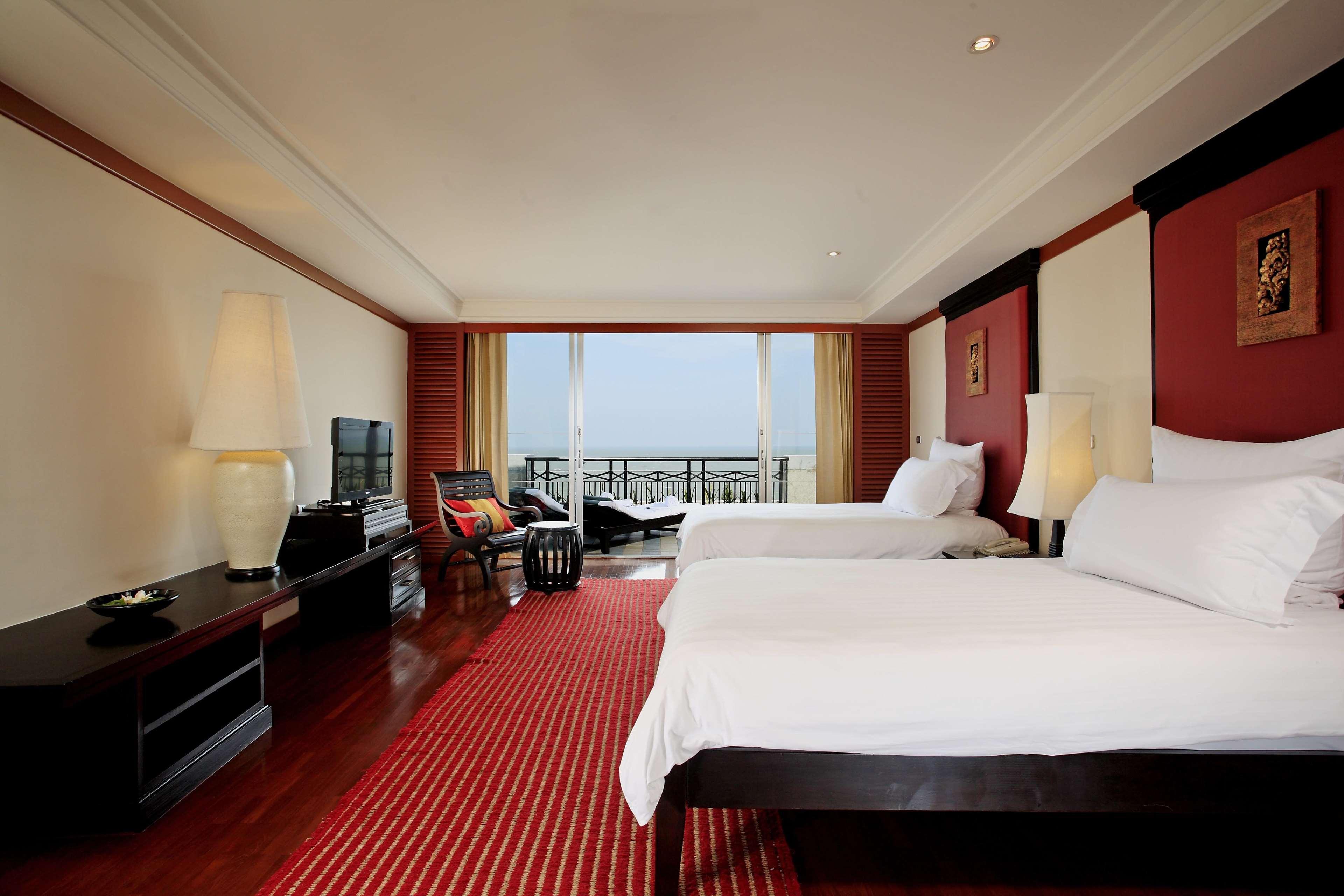 Resort Hilton & HHQ
