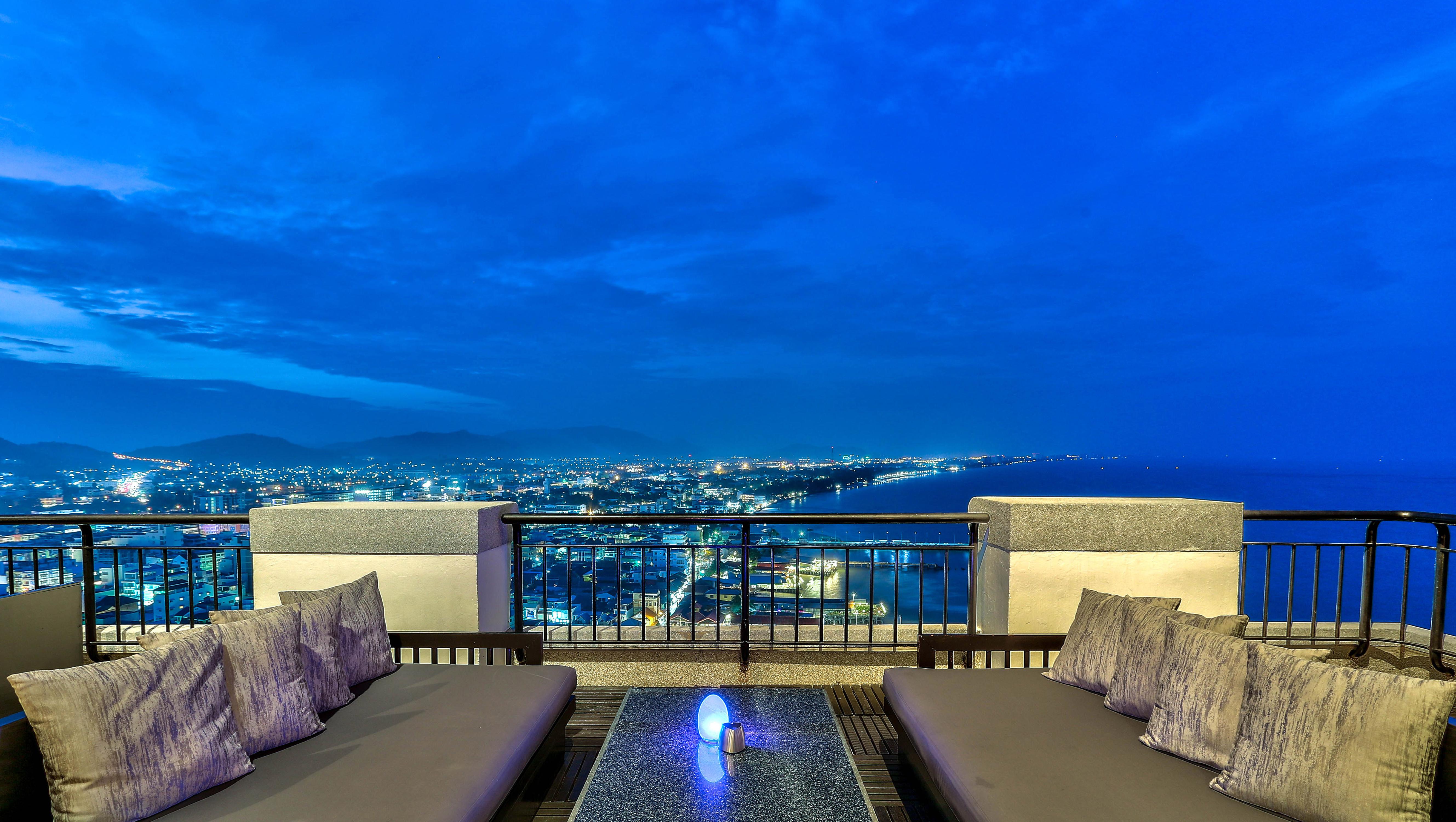 Resort Hilton & HHQ