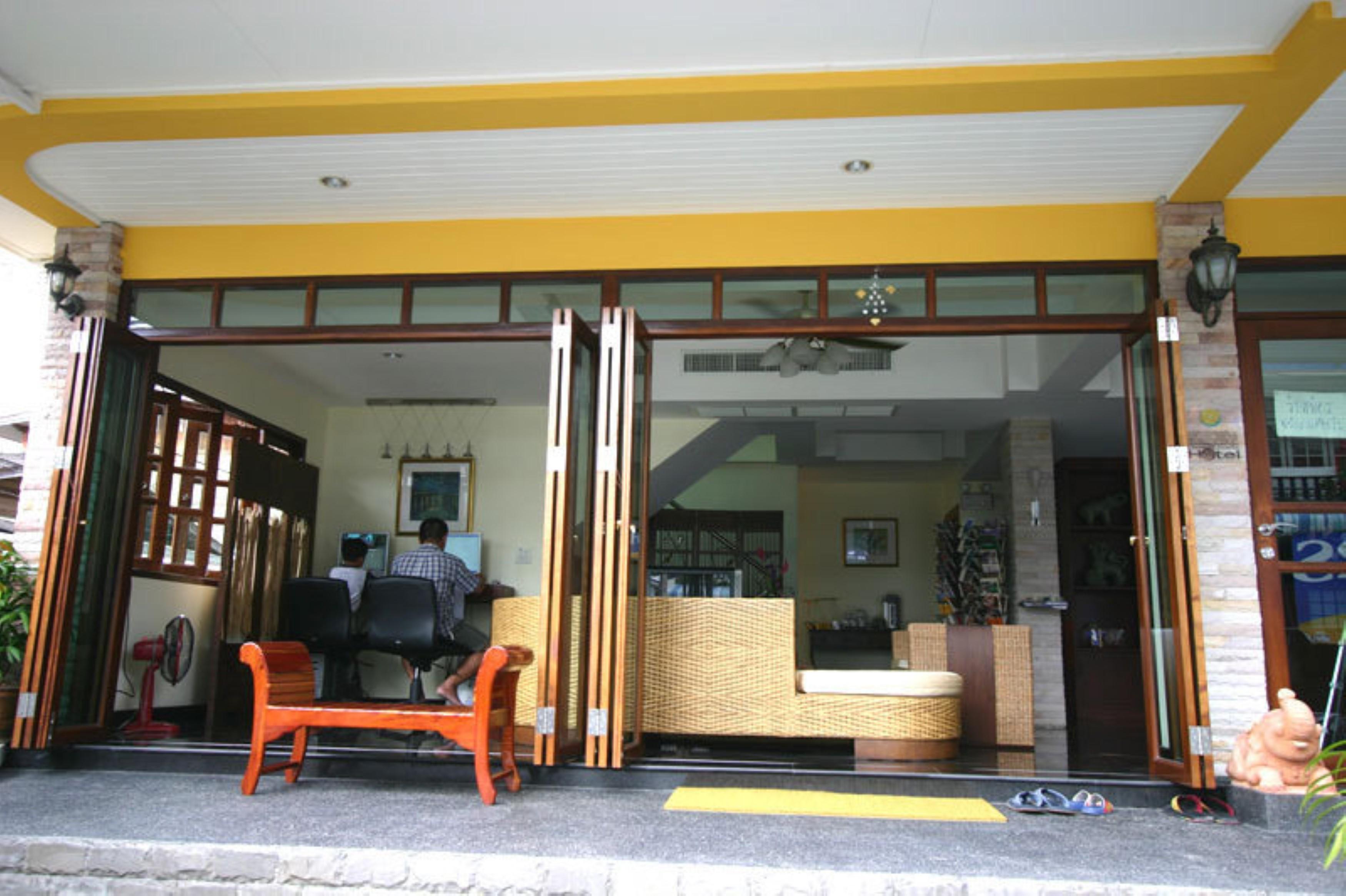 Hotel Chomsin ชมสินธุ์ HHQ