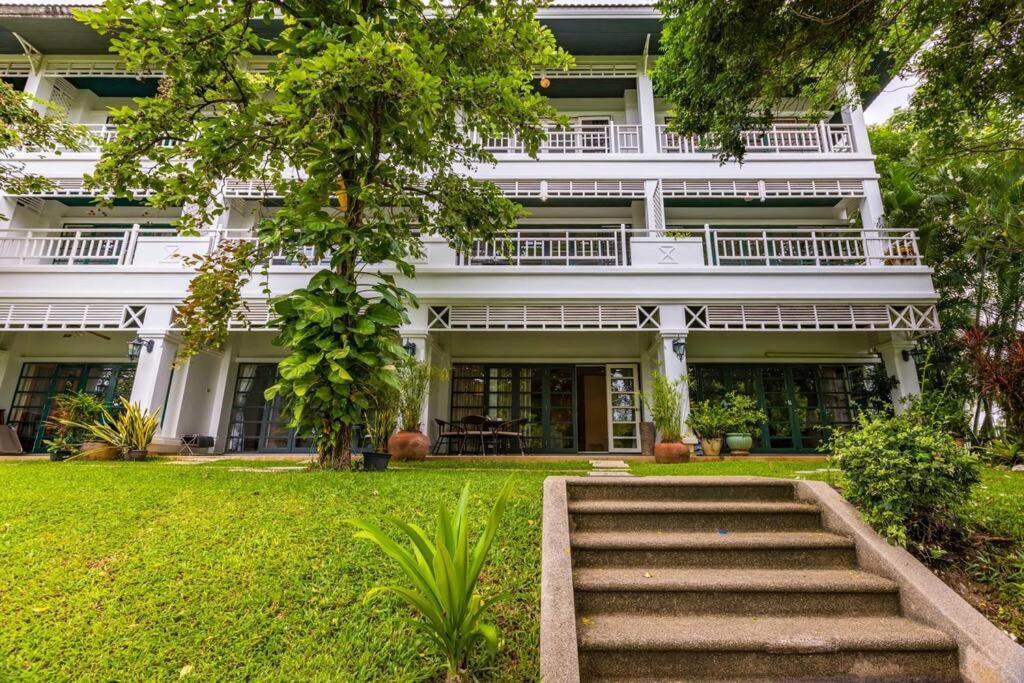 4 Bedroom Townhouse In Great Location! Holiday home Hua Hin