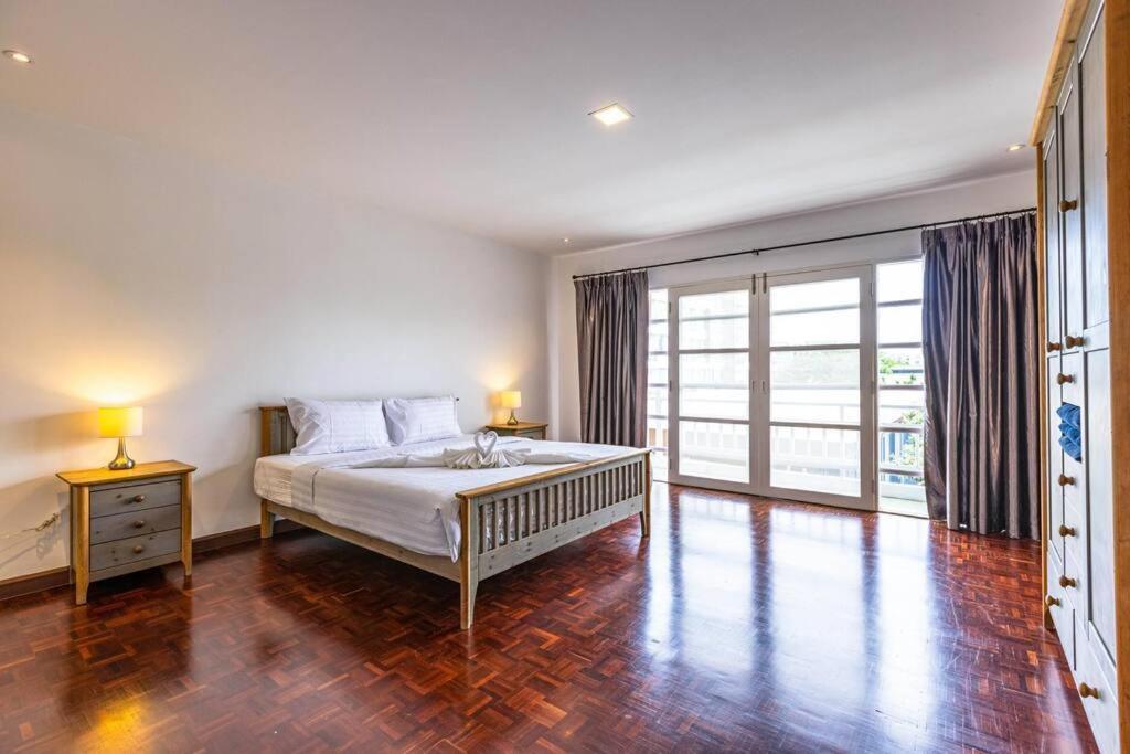 Holiday home 4 Bedroom Townhouse In Great Location! *