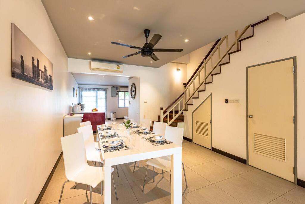 4 Bedroom Townhouse In Great Location! Holiday home *