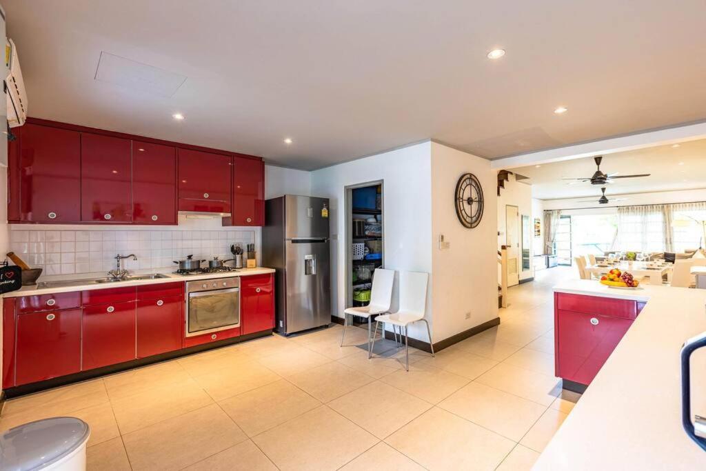 4 Bedroom Townhouse In Great Location!