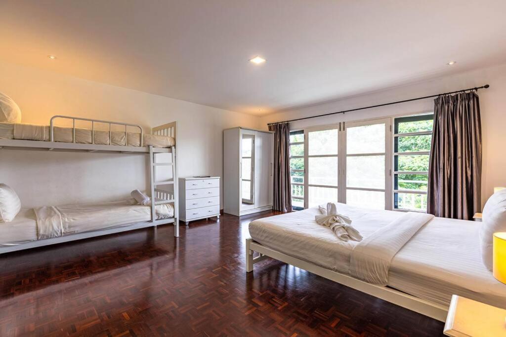 4 Bedroom Townhouse In Great Location! Holiday home