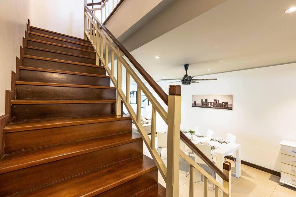 4 Bedroom Townhouse In Great Location! Holiday home