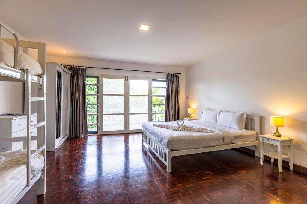 4 Bedroom Townhouse In Great Location! Hua Hin
