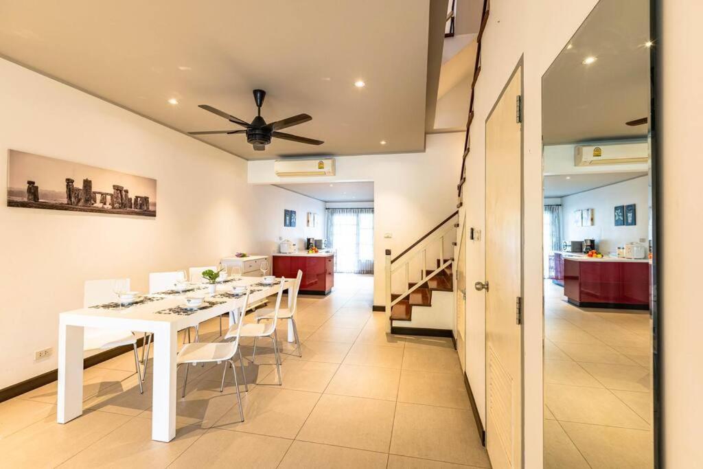 Holiday home 4 Bedroom Townhouse In Great Location! *