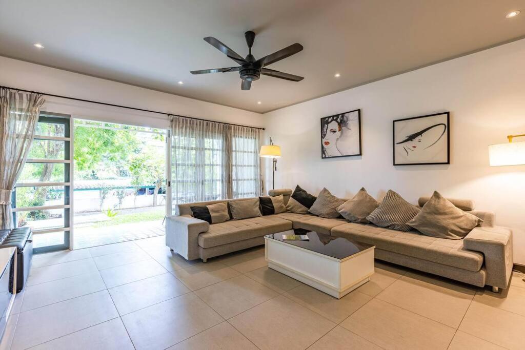 4 Bedroom Townhouse In Great Location! * Hua Hin
