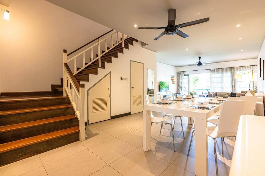 4 Bedroom Townhouse In Great Location! Hua Hin