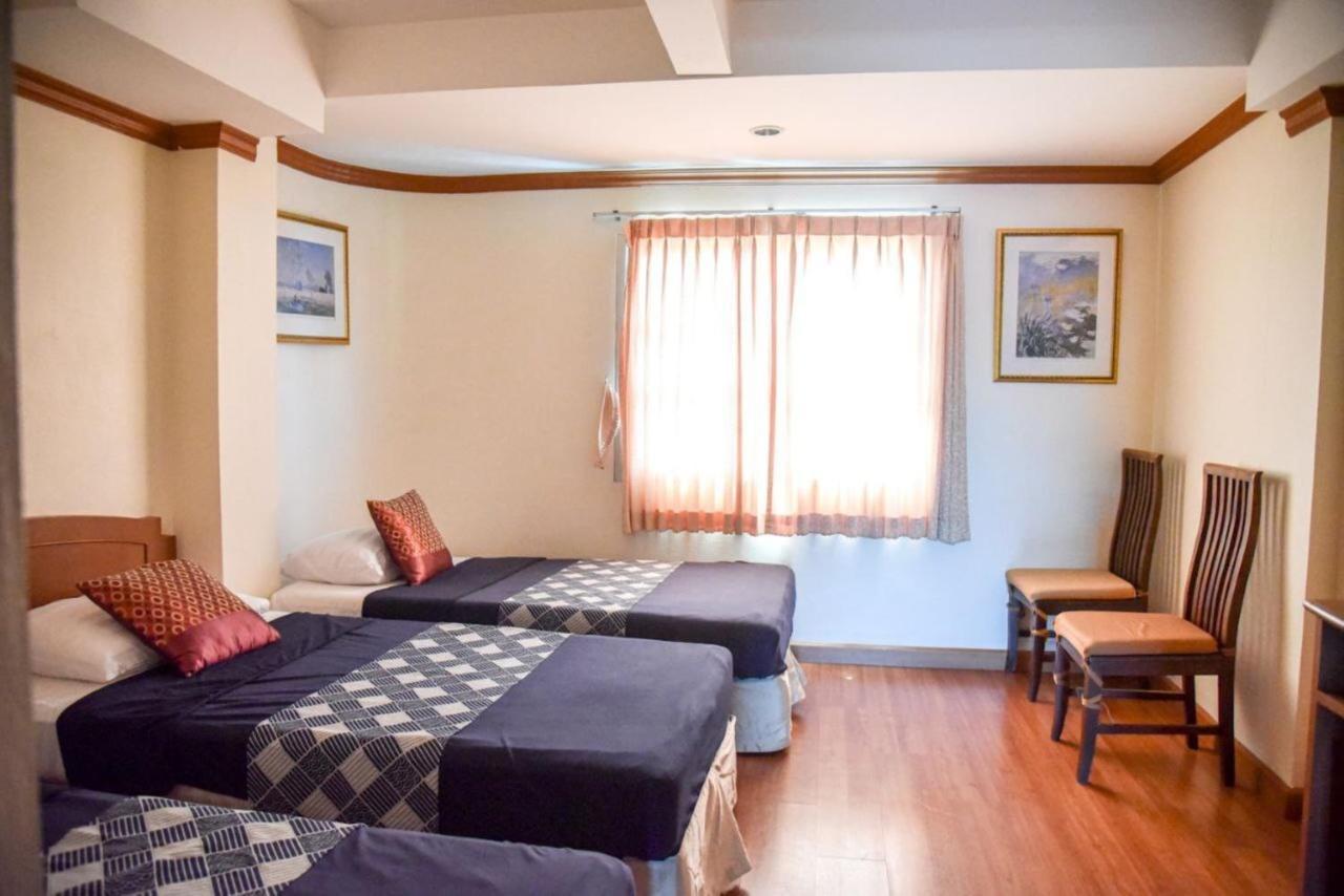 Hotel Chomsin ชมสินธุ์ HHQ