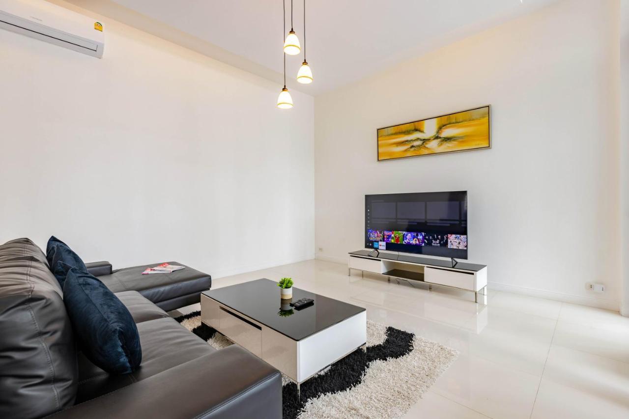 3 Bedroom Pool Bl2 *