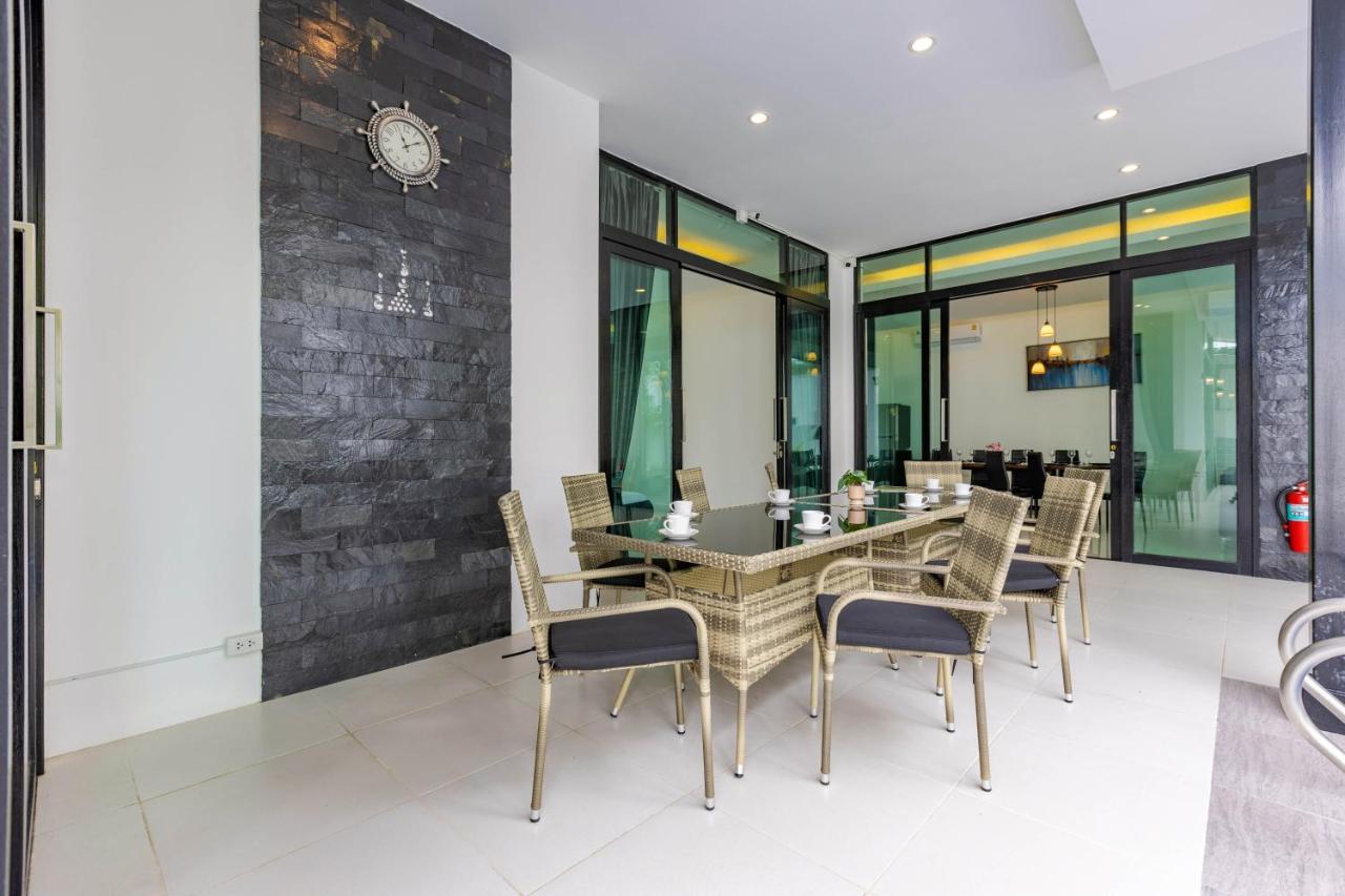 3 Bedroom Pool Bl2 *