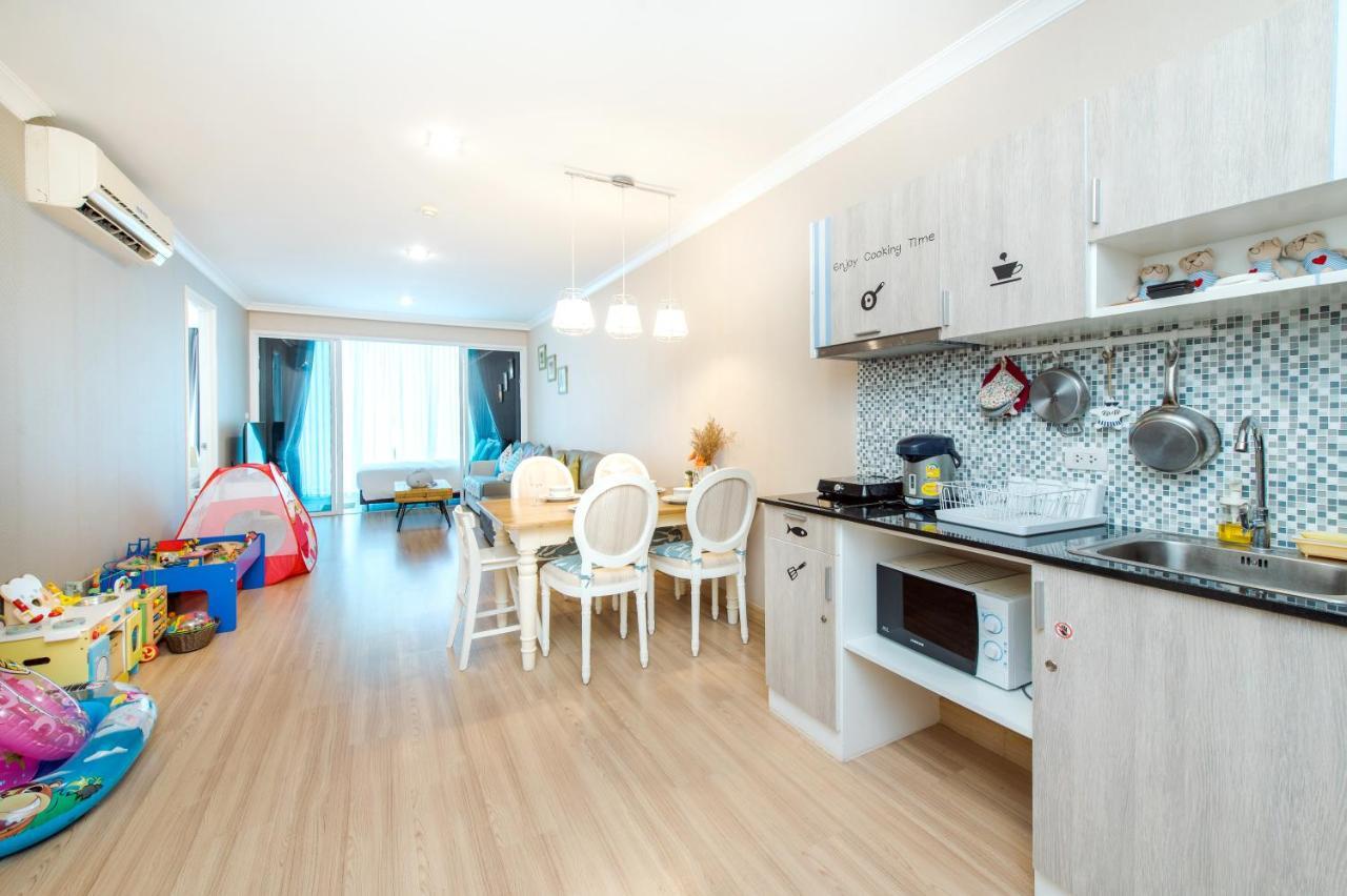 Casa de hóspedes Family Condo: 3-bedroom Waterpark Oasis Near Cicada Market HHQ