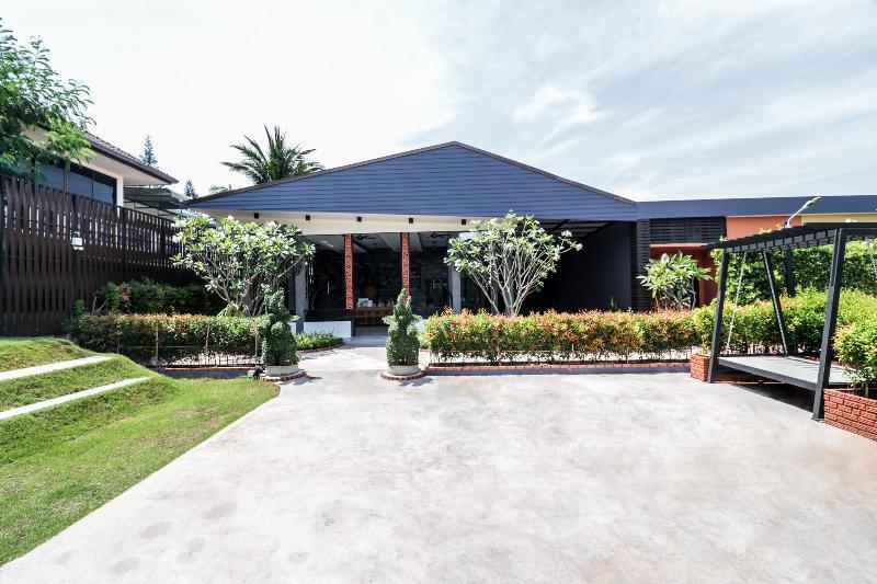 Baan Noppadol Loft