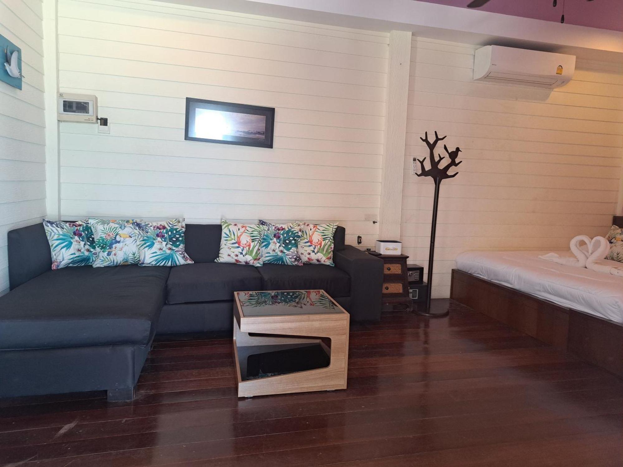 Guest house Karoon Sea View 2*