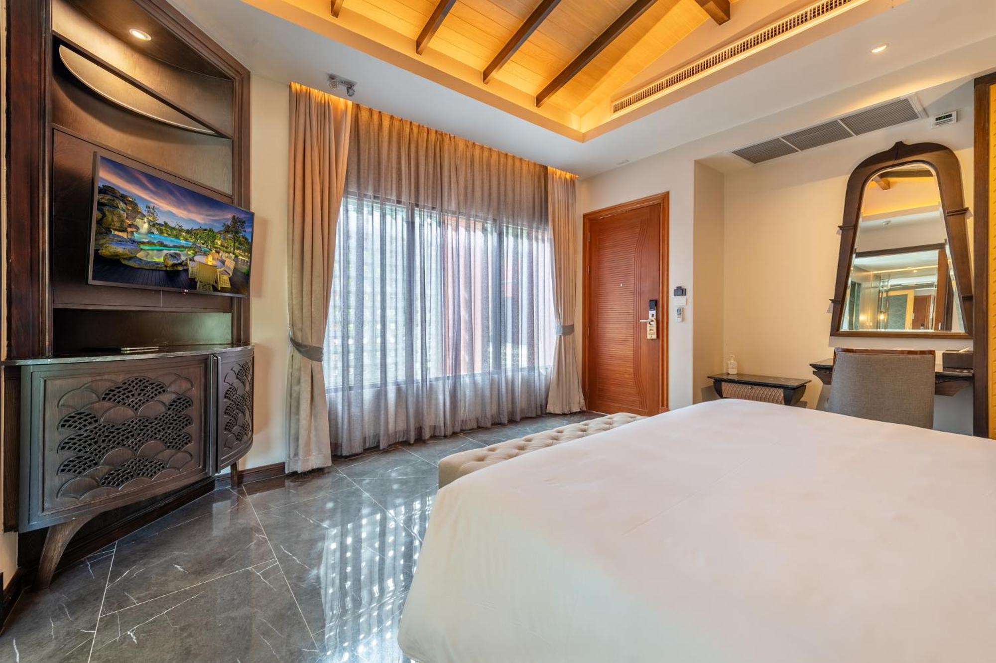 Hotel Phukalini Luxury Pool & Onsen 4*