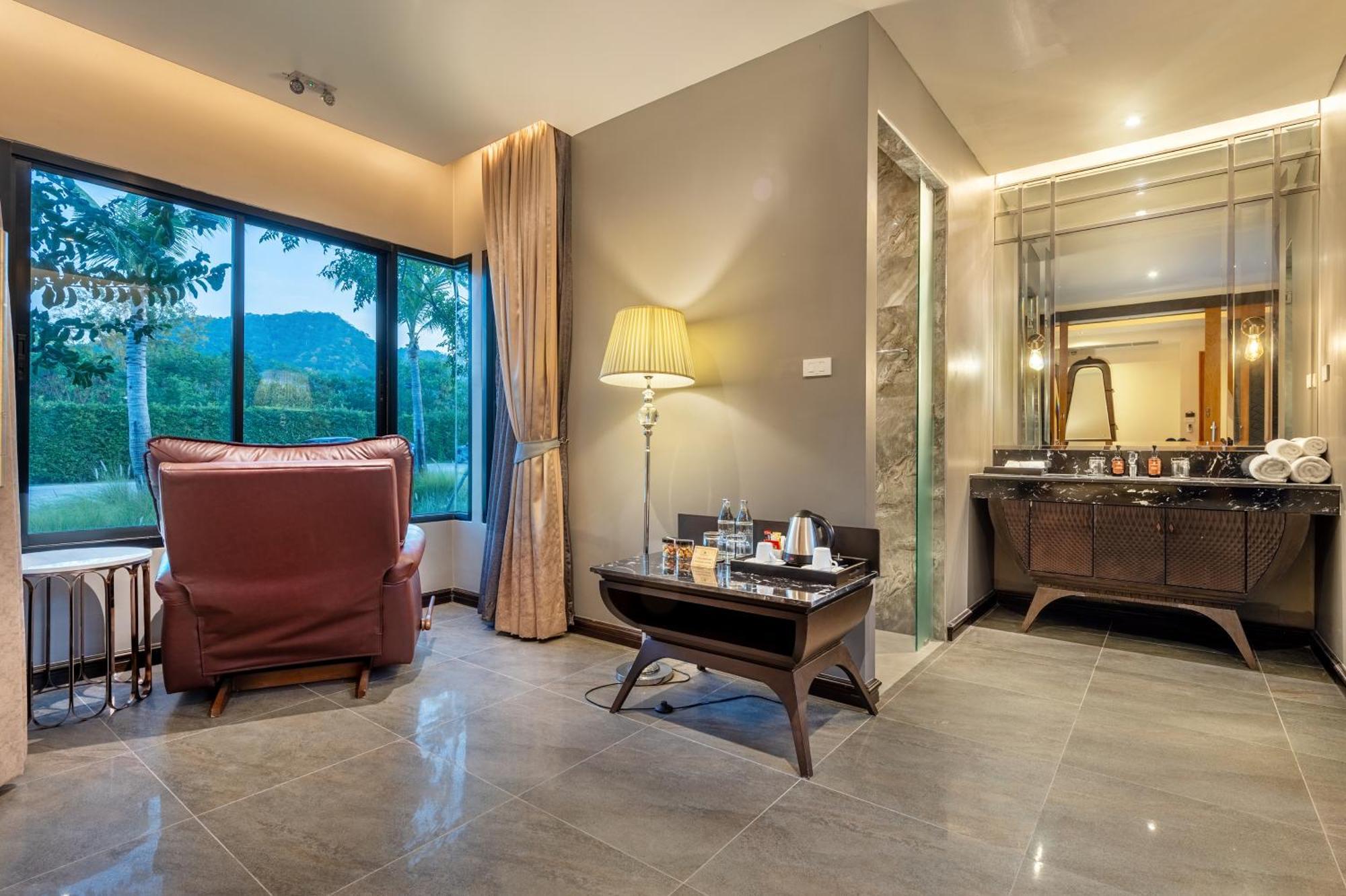 Hotel Phukalini Luxury Pool & Onsen 4*
