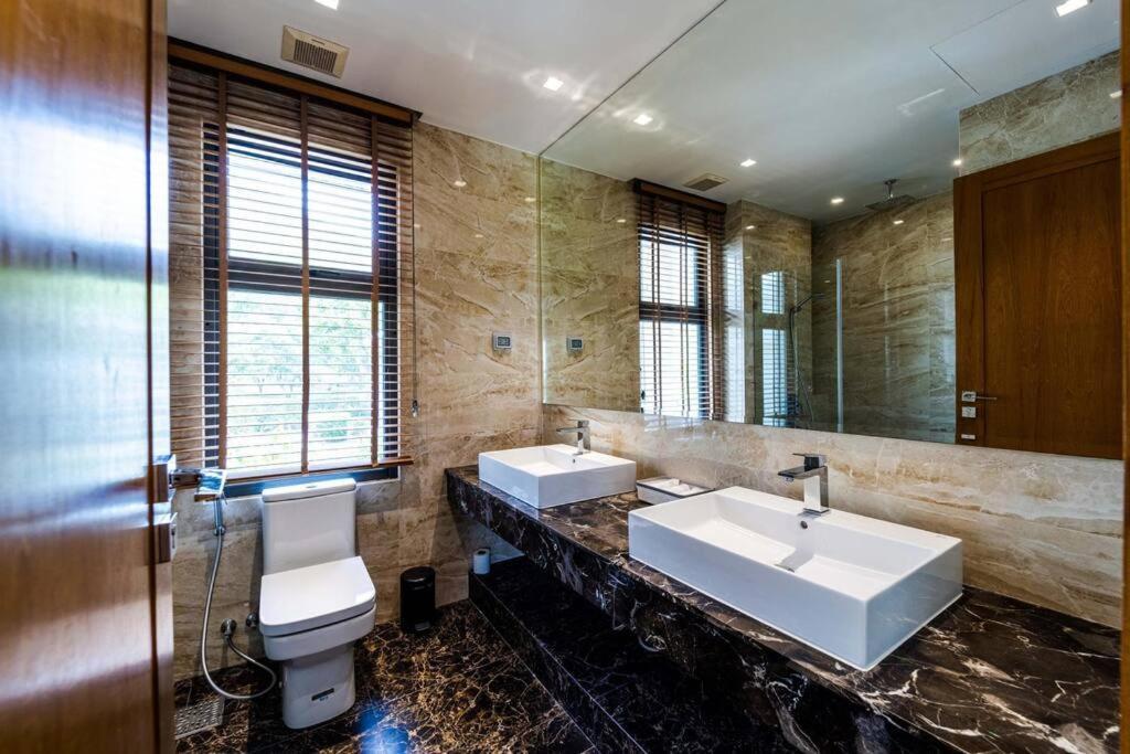 Luxury Mansion On Golf Course Bmg5 Villa *