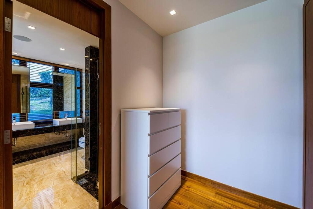 Luxury Mansion On Golf Course Bmg5 Villa