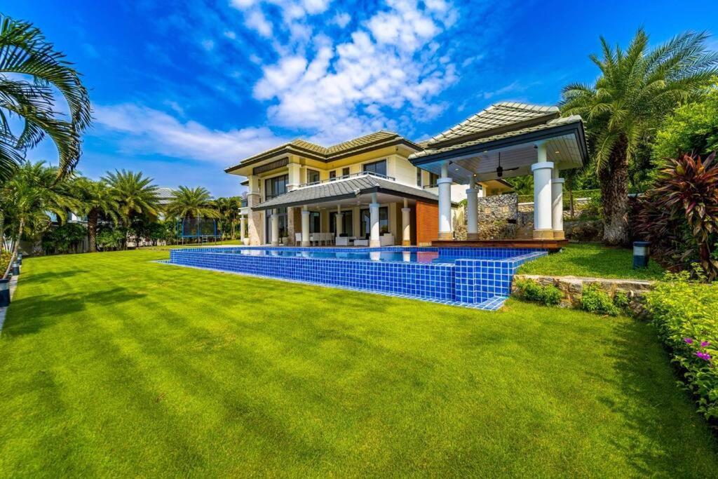 Luxury Mansion On Golf Course Bmg5 Hua Hin