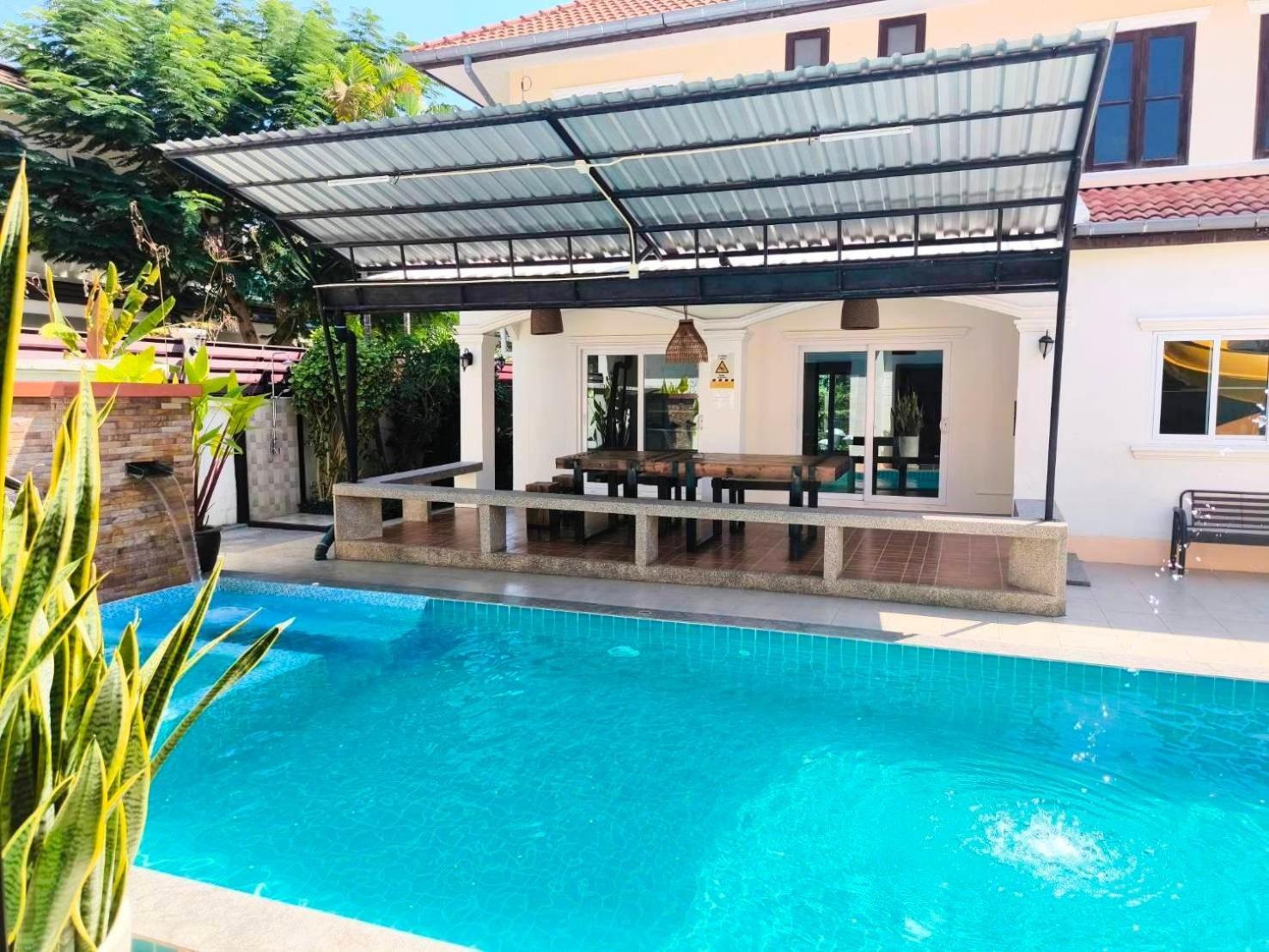 Vakantiehuis Baan Big Family Pool