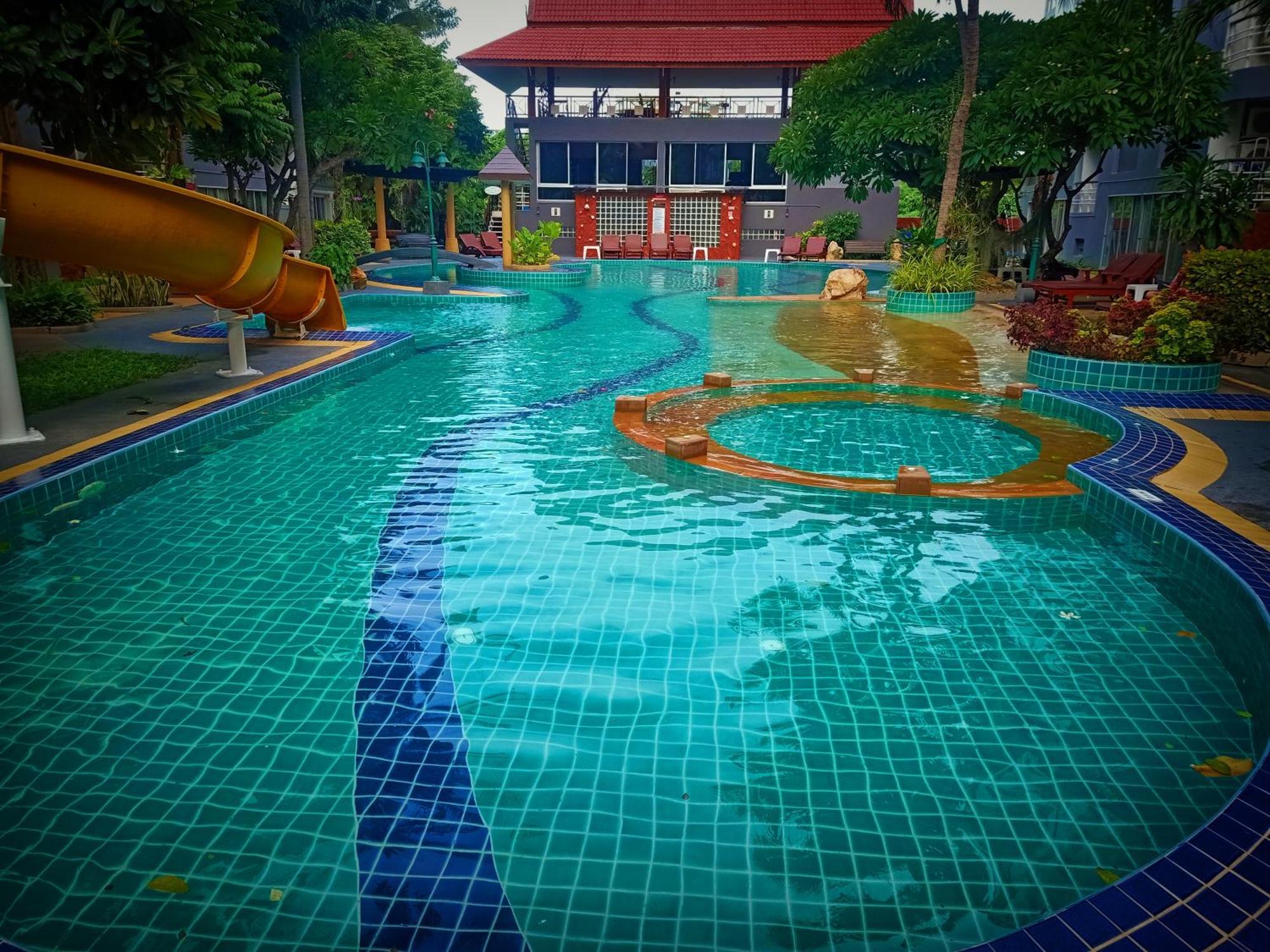 The White Apartment Hua Hin