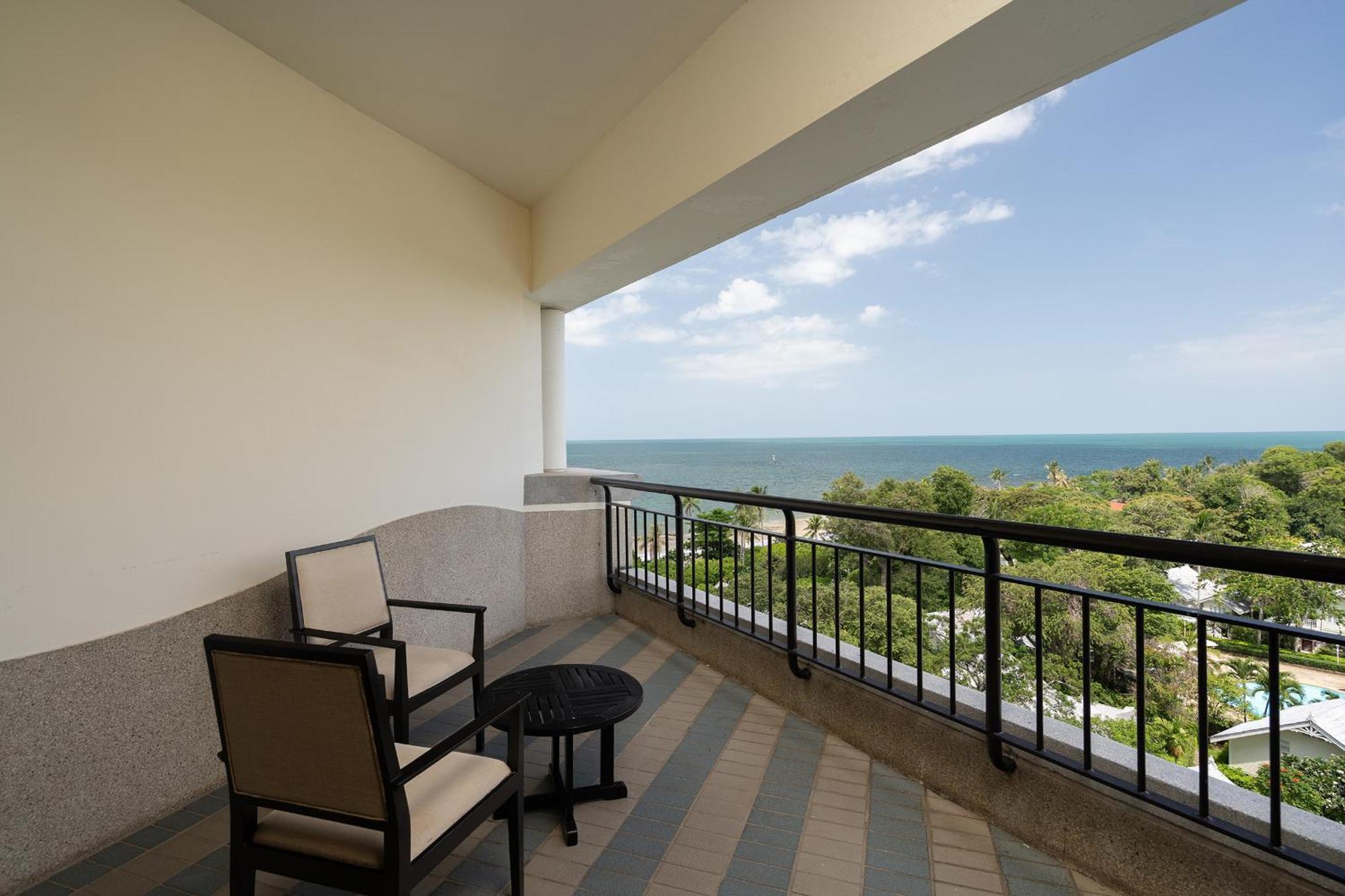 Hilton & Resort HHQ