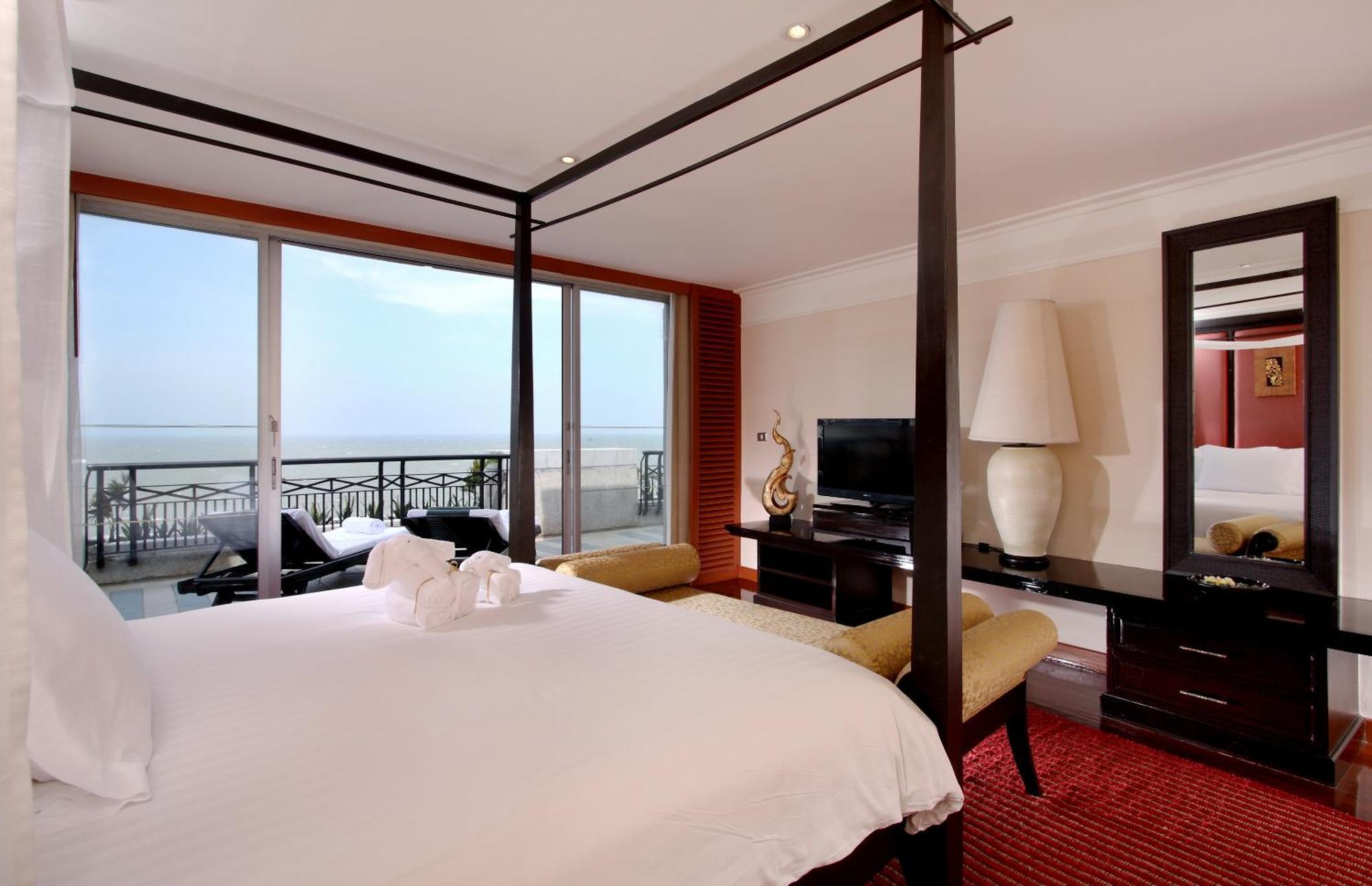Hilton & Resort HHQ