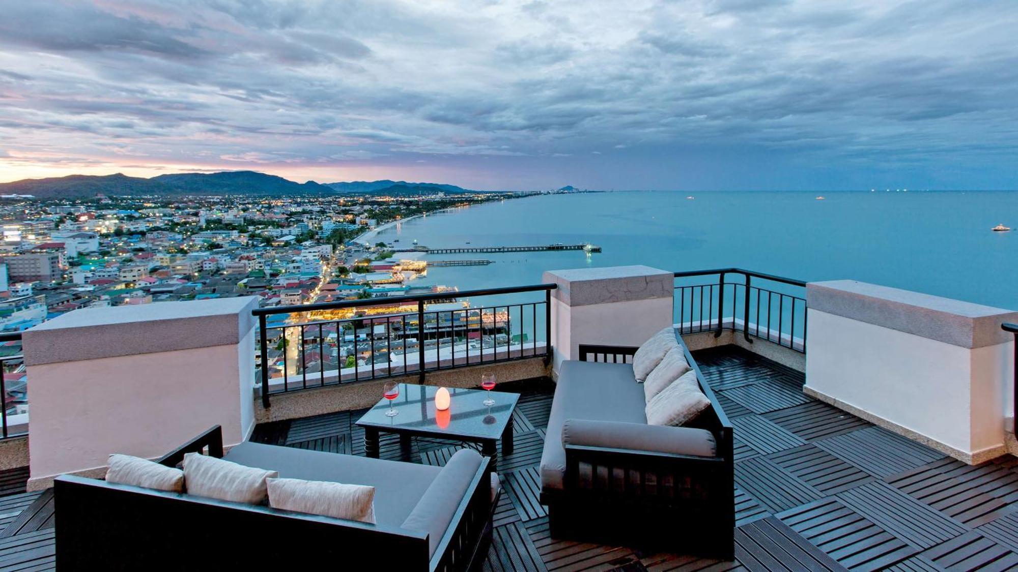 Hilton & Resort HHQ
