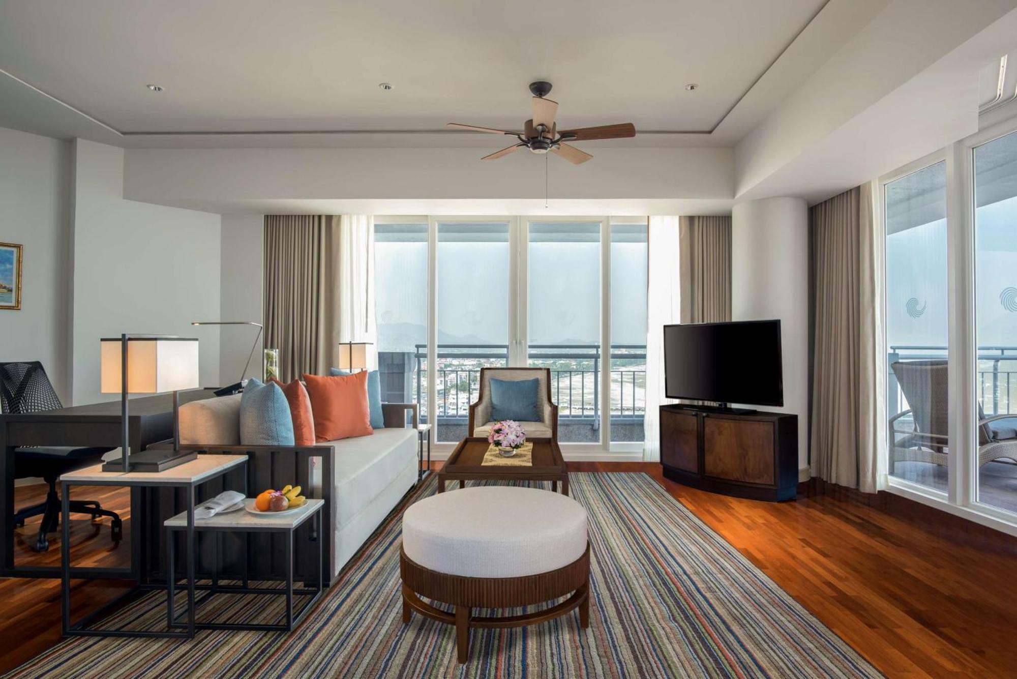 Hilton & 5* HHQ