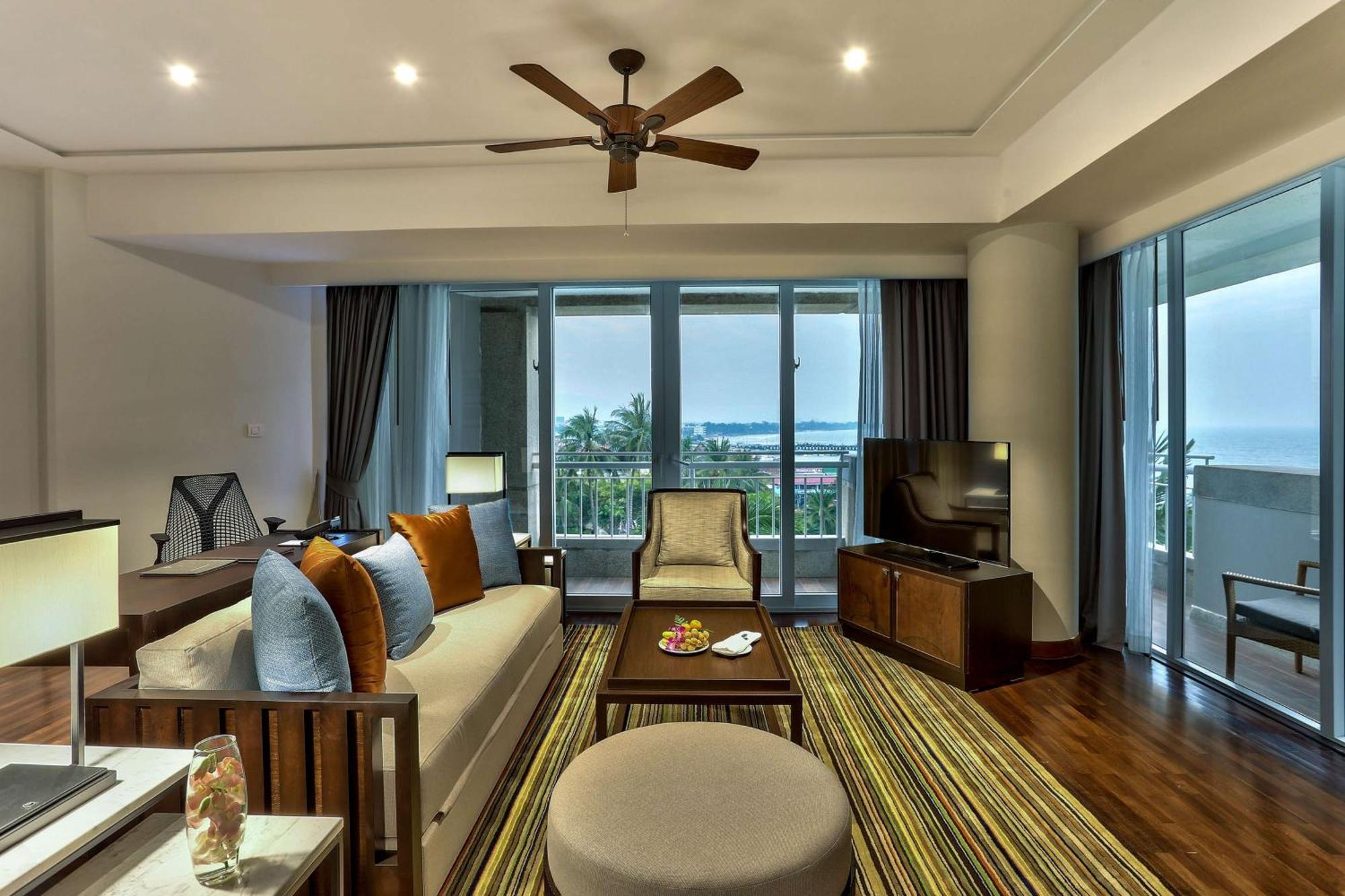 Resort Hilton & HHQ