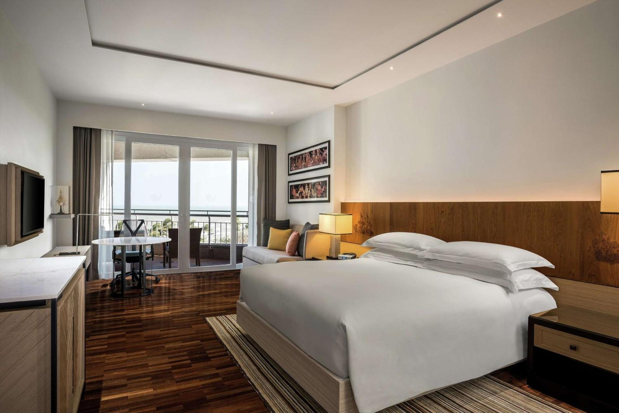 Hilton & Resort HHQ