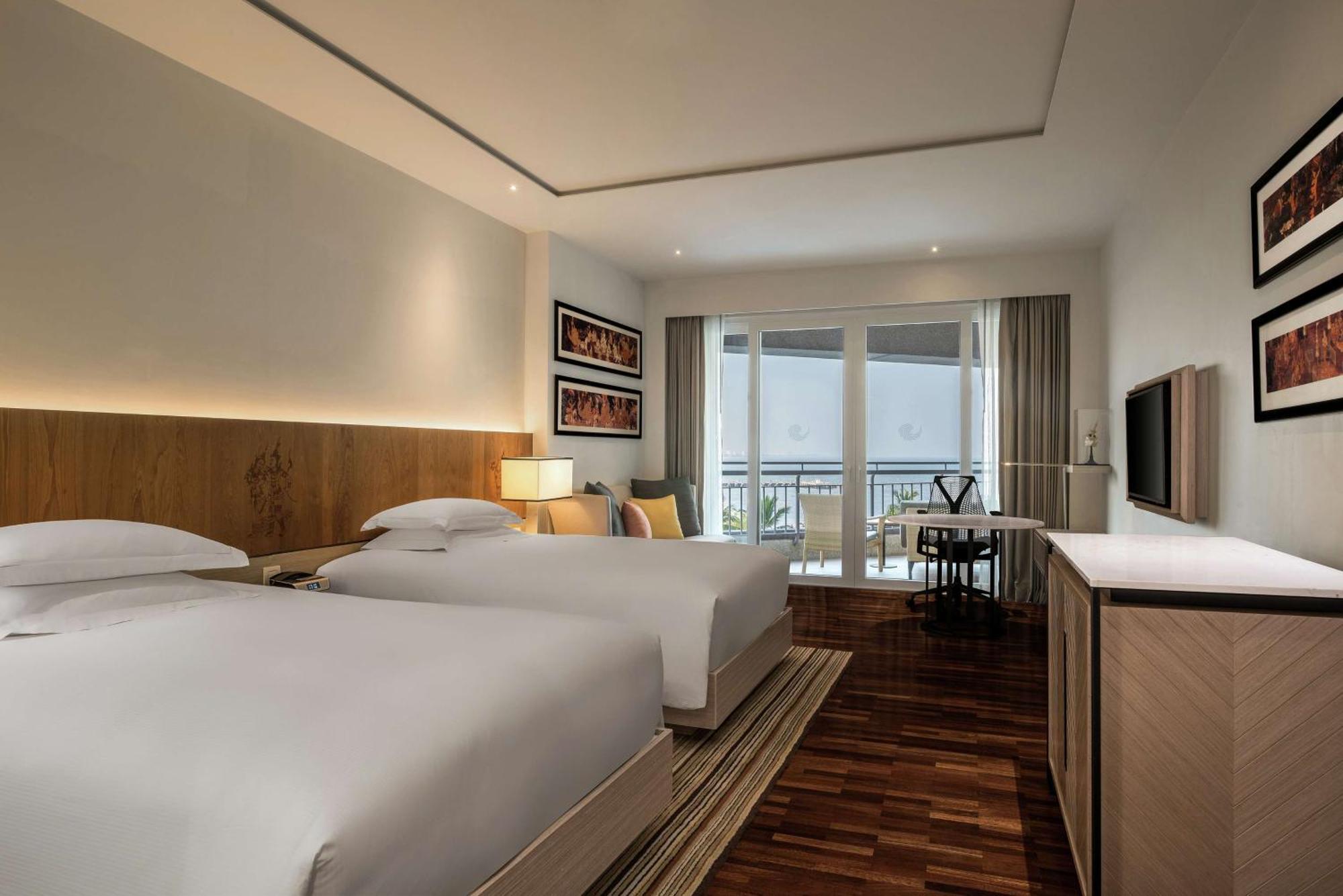 Hilton & 5*