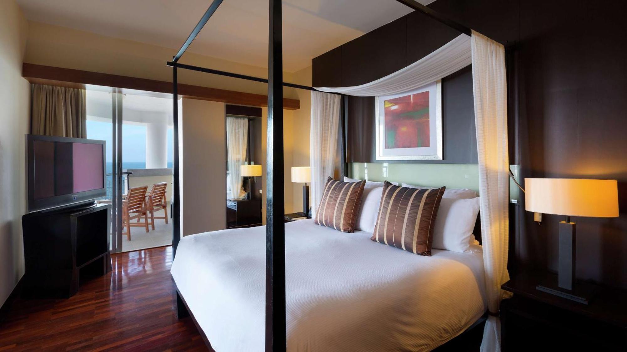 Hilton & Resort HHQ