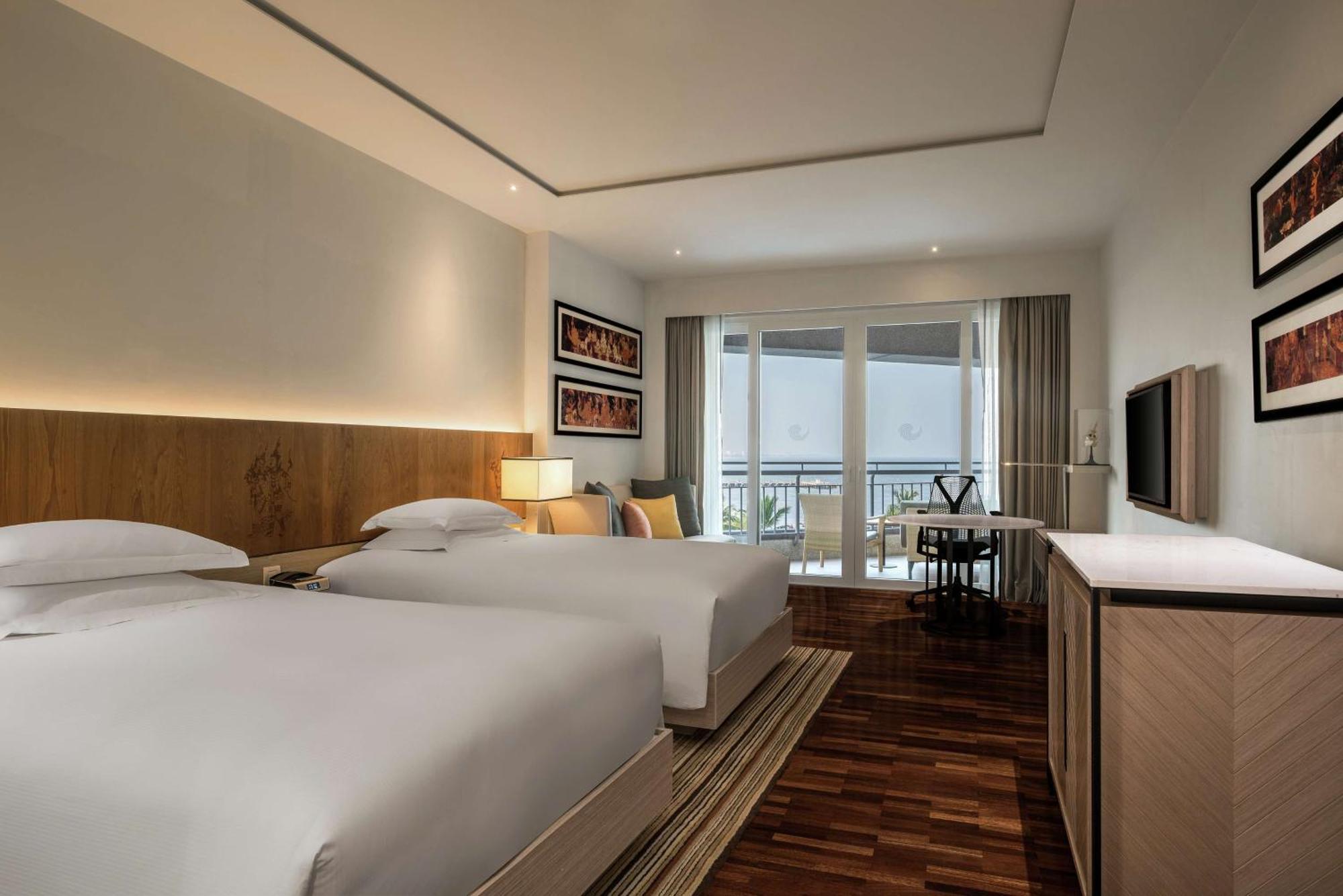 Resort Hilton &