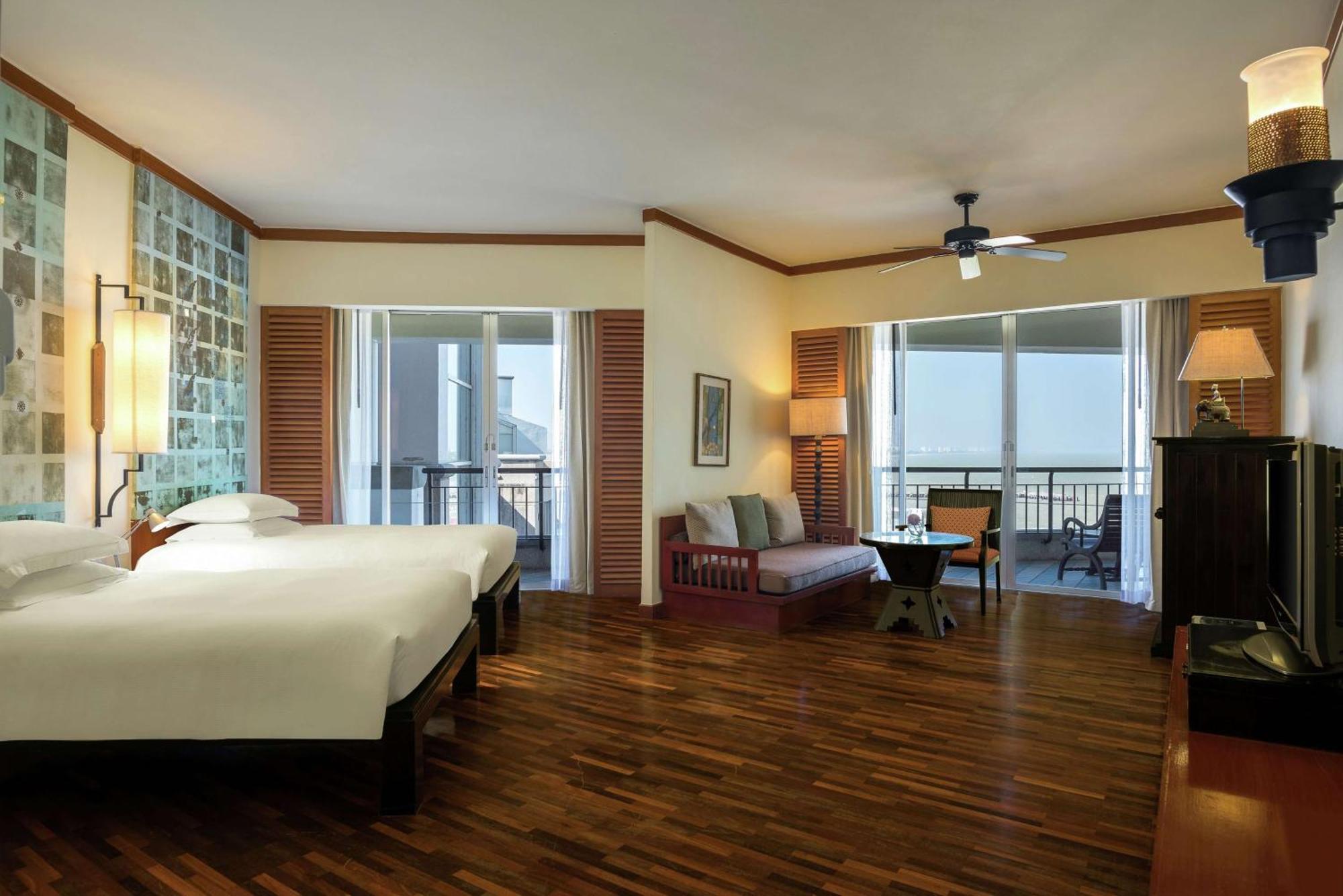 Hilton & HHQ