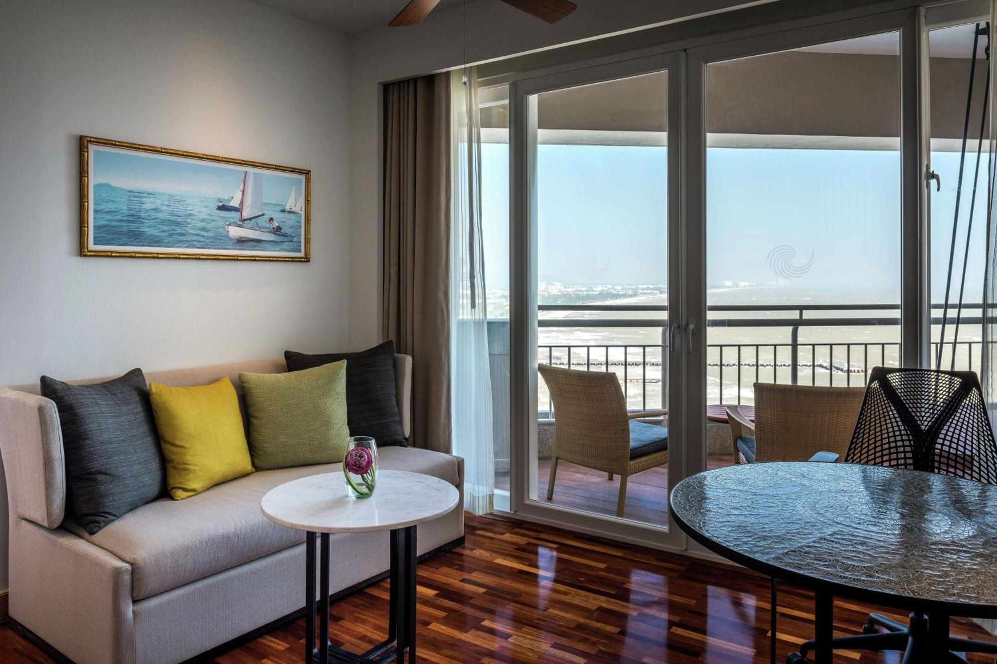 Resort Hilton & HHQ