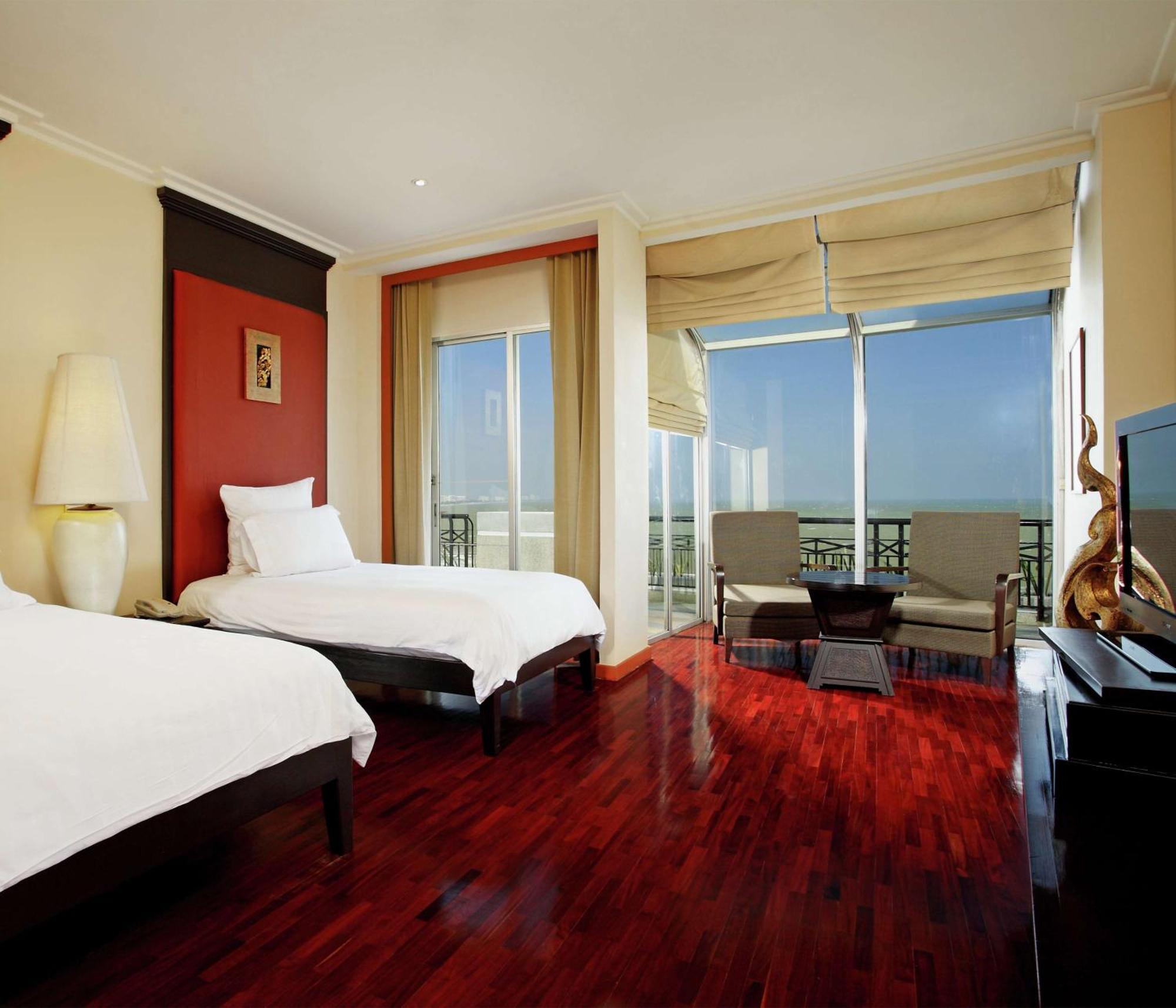 Hilton & Resort HHQ
